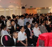 從左至右前排領(lǐng)導(dǎo)人：王榮華、李耀新、劉云耕、谷本正憲等